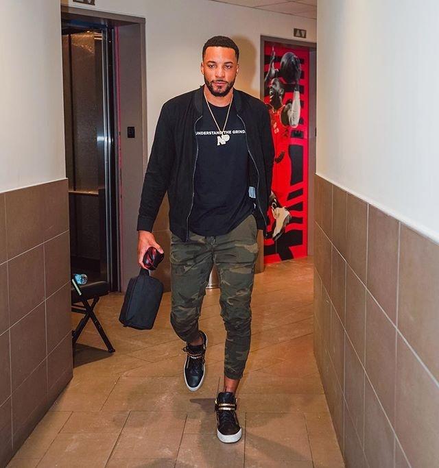 NBA球星打野球局的视频在外网直接爆了！（NBA球星街头野球视频在海外平台火出圈！）