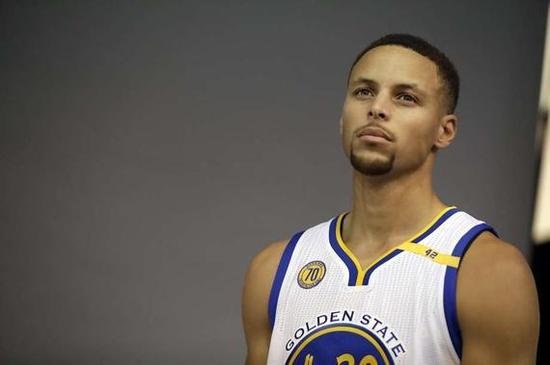 梅西妹妹因出车祸推迟婚礼，其男友是迈阿密国际青训营教练（梅西妹妹遭遇交通事故致婚礼延期，男友担任迈阿密国际青训营教练）