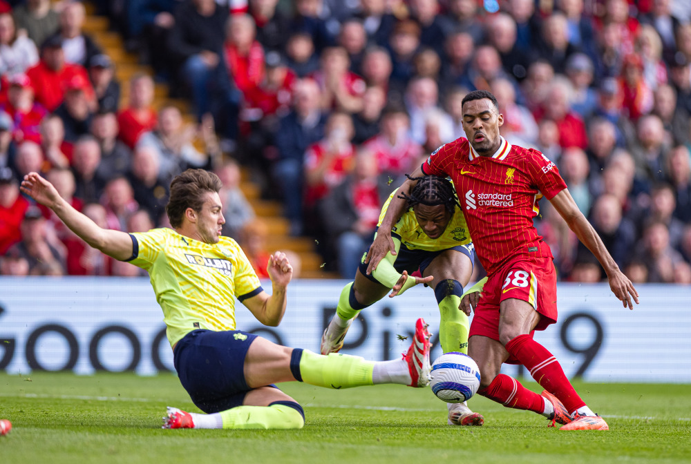 VAR回顾：曼联在狼队的两次手球点球（VAR复盘：曼联对阵狼队两次手球点球判罚）