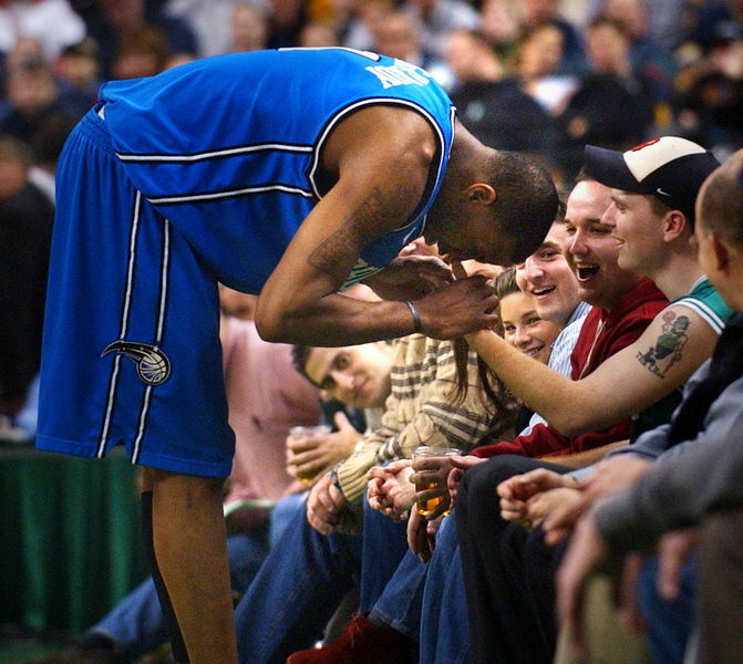 NBA：勇士末节发力 击败灰熊（NBA：勇士末节爆发 力克灰熊）