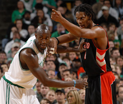 日韩退役国脚参加五人制比赛，李同国、本田圭佑、南雄太出战（日韩退役国脚齐聚五人制赛：李同国、本田圭佑、南雄太登场）