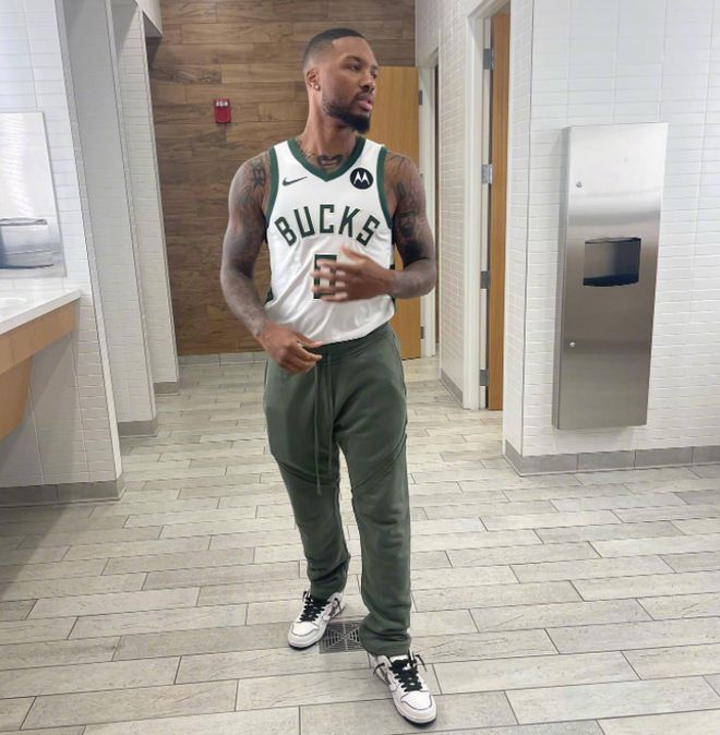 下半场回暖未能救主！邹阳10中6拿15分9板3断 15分全是下半场所得（下半场爆发仍无力回天：邹阳10投6中砍15分9板3抢，15分皆在下半场）