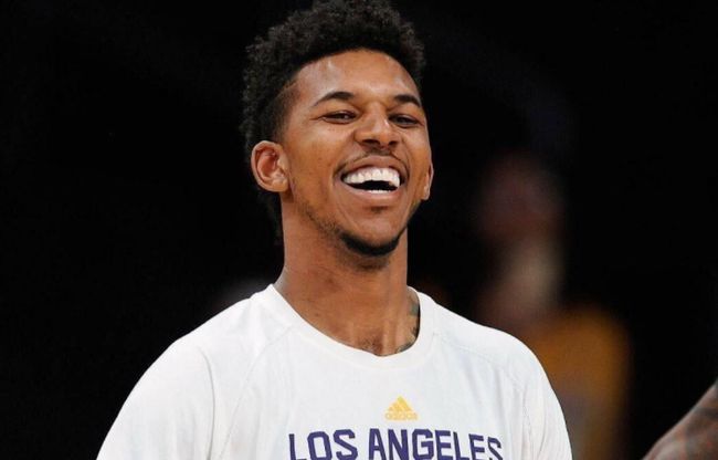 彻底放弃？阿贾克斯客战卡拉巴克首发：多名小将轮换登场（要放弃了？阿贾克斯客场对阵卡拉巴克首发：多名小将轮换亮相）