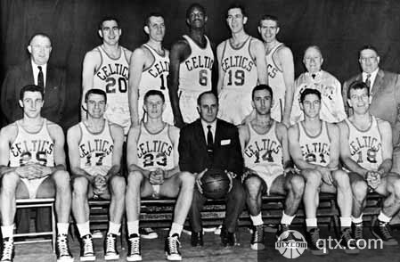 统治力十足，拜仁后防核心乌帕梅卡诺vs巴黎个人集锦（强势压制 拜仁铁闸乌帕梅卡诺对阵巴黎个人高光集锦）