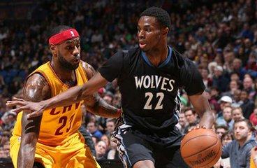 队记：骑士老板对球队表现很不满，已更多介入运营或酝酿交易（随队记者：骑士老板不满球队表现，正加强参与运作并酝酿交易）