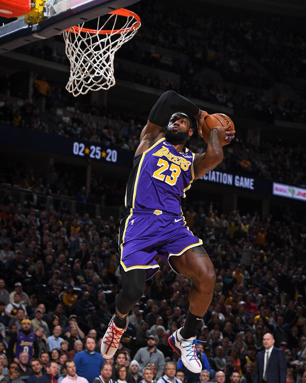 因斯：国米要小心利物浦，别以为他们现在混乱不堪就容易对付（因斯提醒国米警惕利物浦：别因对方近况混乱就轻敌）