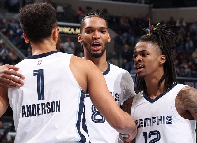 雄鹿vs76人前瞻：字母哥缺阵，76人欲获背靠背连胜（雄鹿战76人前瞻：字母哥缺席，费城冲击背靠背连胜）