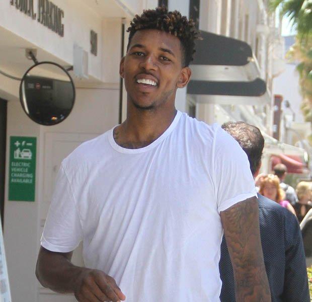 自杀事件后两年，贝卡-贝卡重回赛场并再度取得进球（自杀风波过去两年，贝卡-贝卡重返赛场再度破门）