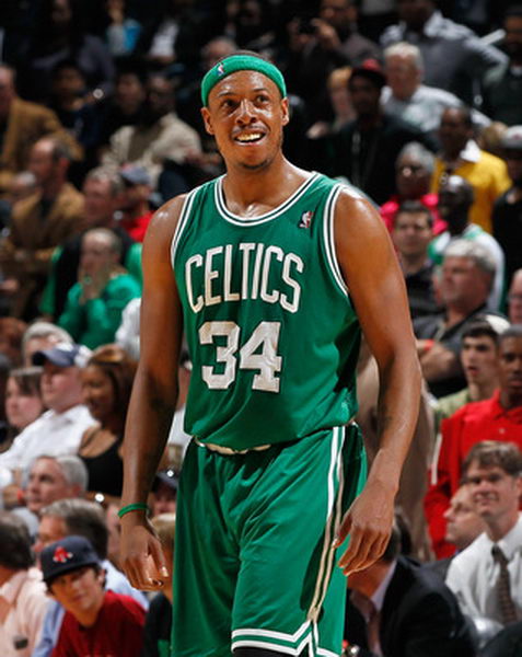 打爆快船！小贾伦半场11中9高效砍下21分2板2助1断2帽 次节14分（快船遭重击！小贾伦半场11投9中高效拿下21分2板2助1断2帽，次节狂砍14分）