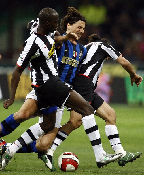 中国足协代表团访问法兰克福俱乐部，双方开展深度交流（中国足协代表团到访法兰克福俱乐部，双方进行深入交流）