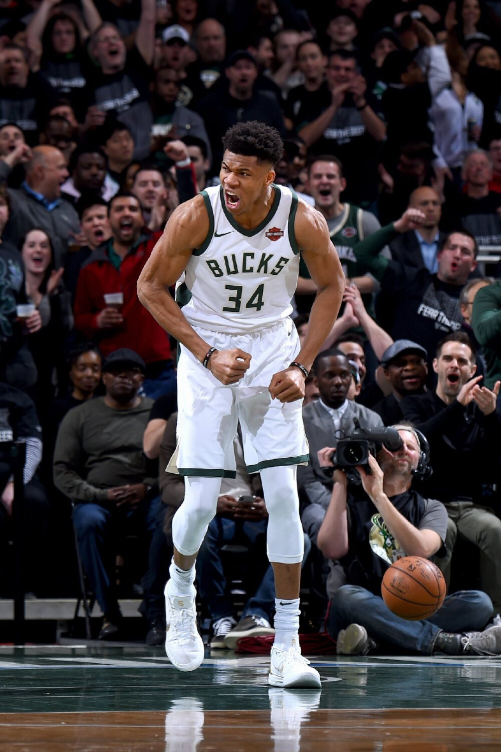 东部三连客？巴特勒：团结一致享受比赛 无论主客场都要正确打球（东部三连客在即，巴特勒：齐心享受比赛，主客场都要坚持正确打法）