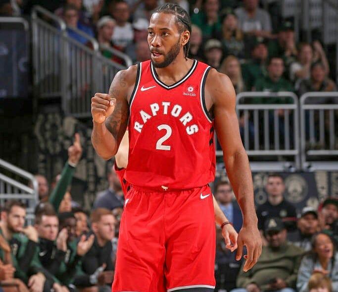 记者：汪士钦这张红牌就是多年来中国足球陋习的真实写照（记者：汪士钦染红，恰是中国足球多年积弊的缩影）