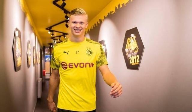 半场开香槟，兰德维尔以为自己稳了，没想到查里尔的输出还在后面！（半场提前庆祝，兰德维尔自认胜券在握，岂料查里尔后程火力更猛！）