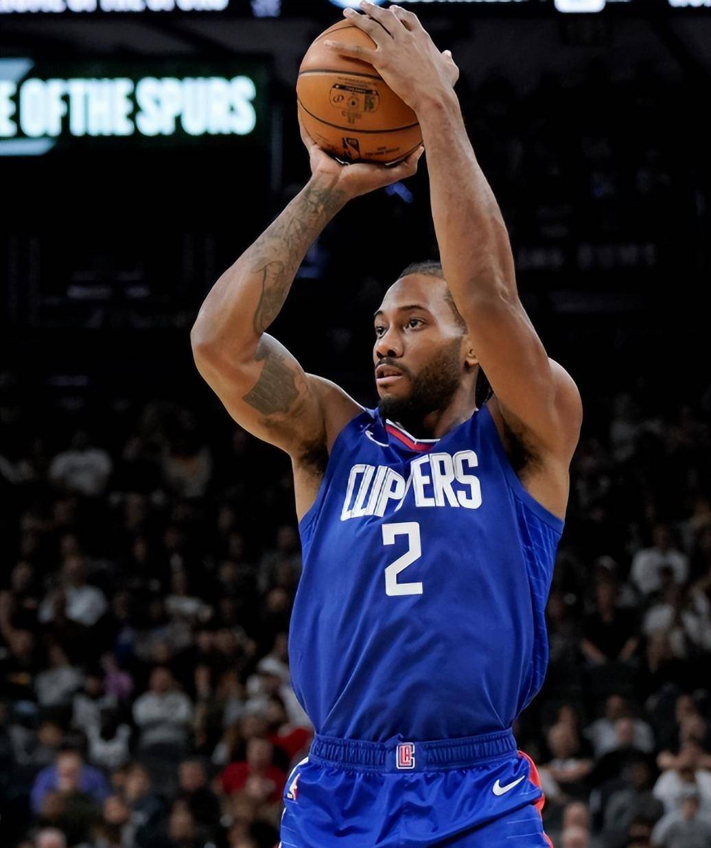 贝尔戈米：看看那不勒斯有多少人缺阵，如今他们比上赛季更强（贝尔戈米：哪怕那不勒斯伤缺众多，如今整体实力已超越上赛季）