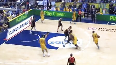 西甲：皇马主场3-0击败皇家贝蒂斯（西甲：皇马主场三球零封皇家贝蒂斯）