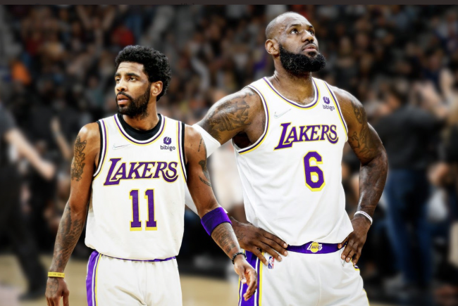 这不应该啊！刘佳鑫跟进空篮不中 自己抱头懊恼（刘佳鑫跟进空篮竟未命中，抱头懊恼：这球不该丢）