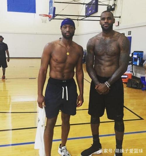 篮球篮网明星球员强调团结：我们是一支队伍（篮网队球星呼吁团结：我们是一个整体）