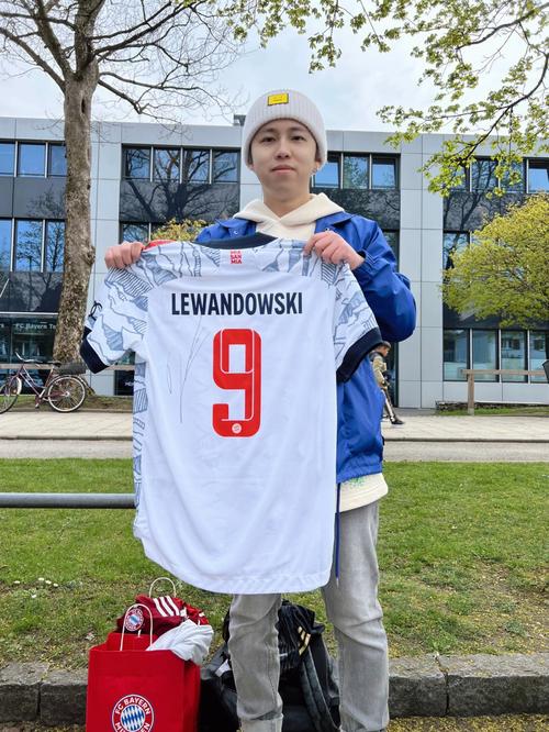 87年主场不败！梅里诺传射建功，阿森纳2-0小蜜蜂十一轮不败领跑（主场87年不败延续！梅里诺传射发威，阿森纳2-0小蜜蜂，十一轮不败继续领跑）