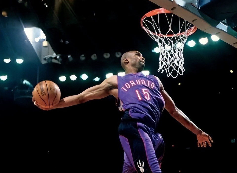 布伦森85次30+跃居队史第四，轰33分率尼克斯血洗爵士（布伦森第85次30+升至队史第4，33分领尼克斯大胜爵士）