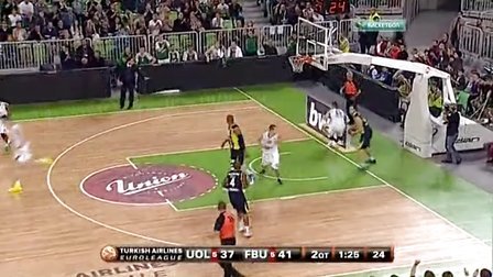 巴萨3-1马竞四分领跑积分榜，拉菲尼亚建功，莱万失点（巴萨3-1击退马竞，以4分优势领跑积分榜，拉菲尼亚破门，莱万罚丢点球）