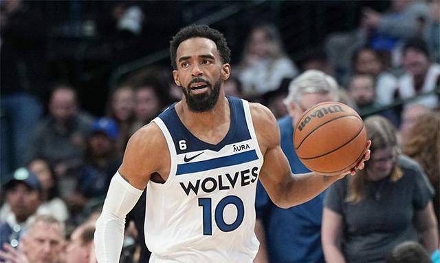 乔纳森-戴维：我可以踢任何位置；一直在训练后进行加练（乔纳森-戴维：位置不设限，训练后我总会加练）