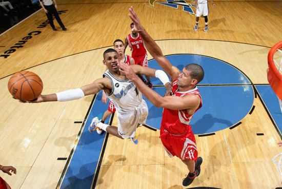 核心缺阵！布克因伤缺席对雷霆的NBA杯关键战（主力缺席！布克伤停错过与雷霆的NBA杯关键一战）