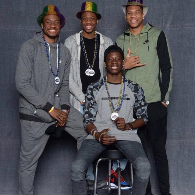 Shams：火箭新援芬尼-史密斯将在与湖人的圣诞大战完成赛季首秀（Shams：火箭新援芬尼-史密斯将于圣诞大战对阵湖人迎来赛季首秀）