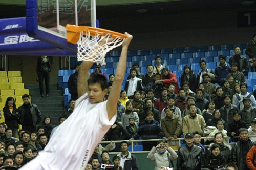 CBA俱乐部杯：鲍威尔26分 山东高速男篮99-95淘汰北京（CBA俱乐部杯 鲍威尔砍26分 山东高速99-95力克北京晋级下一轮）