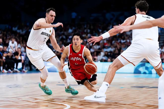 Shams：富保罗已告知独行侠，若不承诺与浓眉续约就交易他（Shams：富保罗向独行侠表态，不承诺与浓眉续约就将他交易）