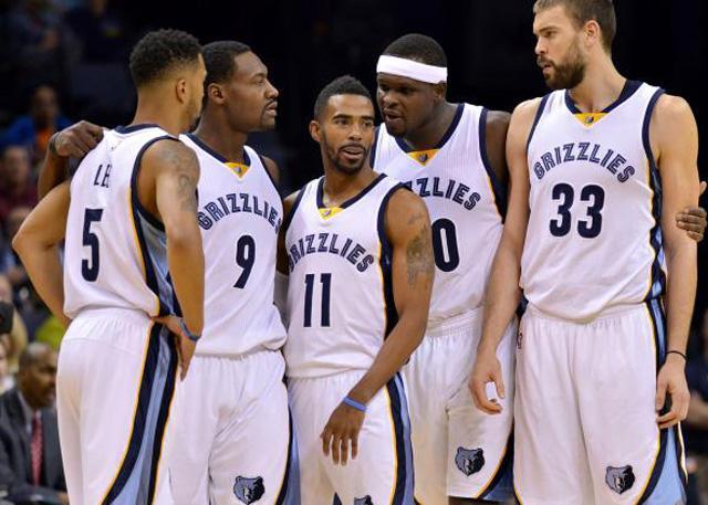 怀特塞德作为一名杰出的篮球运动员，他的职业生涯充满了挑战与机遇。（怀特塞德的篮球生涯：在挑战与机遇中崛起）